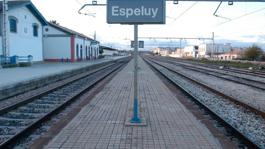 <i>Estación de Espeluy, otra que ha visto decaer el tráfico de trenes, en su día muy impoortante.. / Archivo Diario JAÉN.</i> <i>Estación de Espeluy, otra que ha visto decaer el tráfico de trenes, en su día muy impoortante.. / Archivo Diario JAÉN.</i>