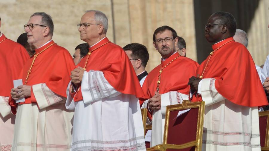 <i>José Cobo, segundo a la derecha, este sábado en Roma. / Stefano Spaziani / Europa Press.</i> <i>José Cobo, segundo a la derecha, este sábado en Roma. / Stefano Spaziani / Europa Press.</i>