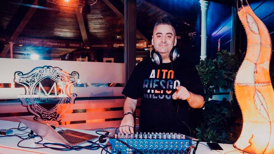 <i>El bailenense JJ Soria DJ.</i> <i>El bailenense JJ Soria DJ.</i>