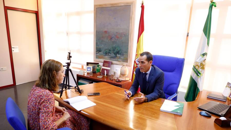 <i>El delegado responde a las preguntas de Manuela Rosa. / Jason Moyano / Diario JAÉN</i> <i>El delegado responde a las preguntas de Manuela Rosa. / Jason Moyano / Diario JAÉN</i>