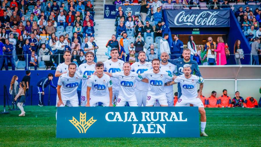 <i>Alineación del Real Jaén frente al Atlético Porcuna. / Real Jaén.</i> <i>Alineación del Real Jaén frente al Atlético Porcuna. / Real Jaén.</i>