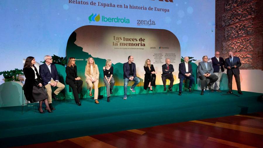 <i>Grupo de narradores que ha participado en el libro encargado por Zenda. / Diario JAÉN.</i> <i>Grupo de narradores que ha participado en el libro encargado por Zenda. / Diario JAÉN.</i>