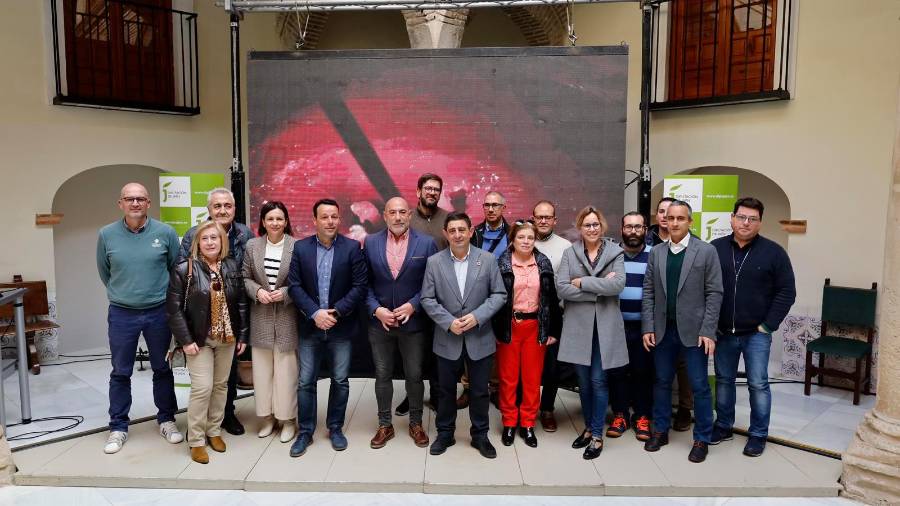 <i>Participantes en el cierre del décimo aniversario de Degusta Jaén. / Jason Moyano / Diario JAÉN.</i> <i>Participantes en el cierre del décimo aniversario de Degusta Jaén. / Jason Moyano / Diario JAÉN.</i>