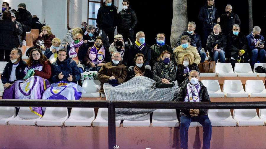 <i>Aficionados del Real Jaén en el Marbella Football Center.</i> <i>Aficionados del Real Jaén en el Marbella Football Center.</i>