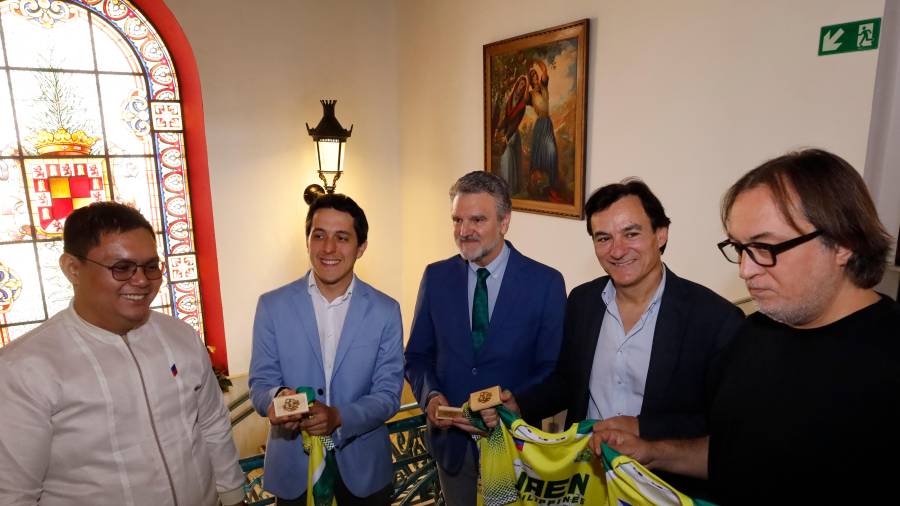 <i>Sylvester Corpuz, Luis García Millán, Manuel Ureña, Agustín González y José Manuel Higueras. / Jason Moyano / Diario JAÉN. </i> <i>Sylvester Corpuz, Luis García Millán, Manuel Ureña, Agustín González y José Manuel Higueras. / Jason Moyano / Diario JAÉN. </i>