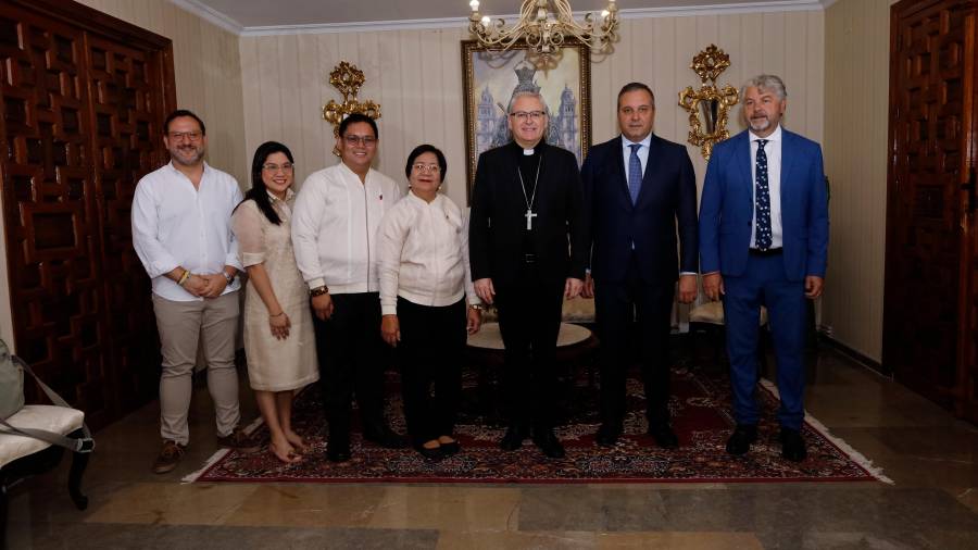 <i>Ángel González, Lucille Moreno, Sylvester Austria, Sylvia Corpuz, Sebastián Chico, Eleuterio Muñoz y Juan Espejo. / Jason Moyano / Diario JAÉN. </i> <i>Ángel González, Lucille Moreno, Sylvester Austria, Sylvia Corpuz, Sebastián Chico, Eleuterio Muñoz y Juan Espejo. / Jason Moyano / Diario JAÉN. </i>