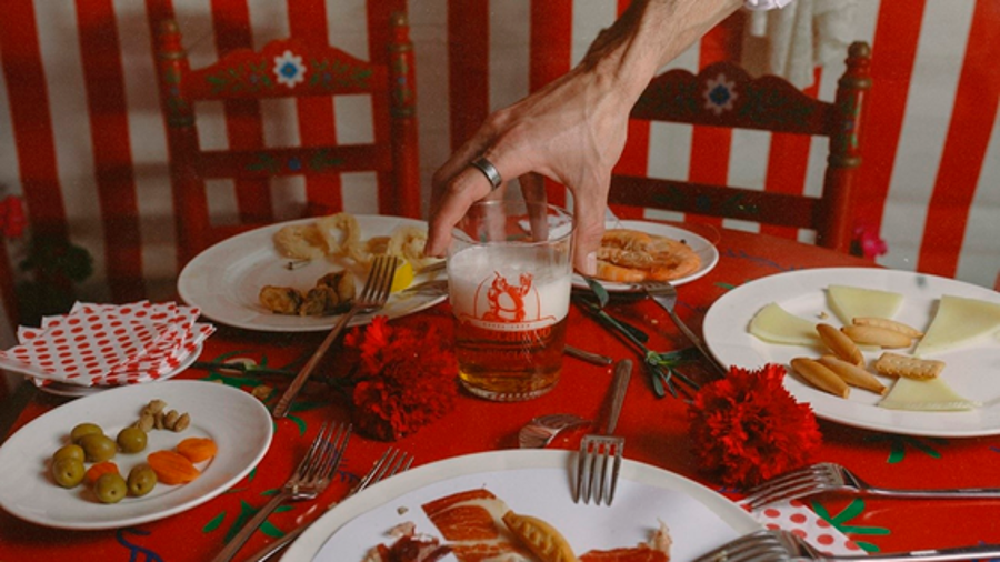 <i>Una caña de Cruzcampo servida en una caseta de feria. </i> $!<i>Una caña de Cruzcampo servida en una caseta de feria. </i>