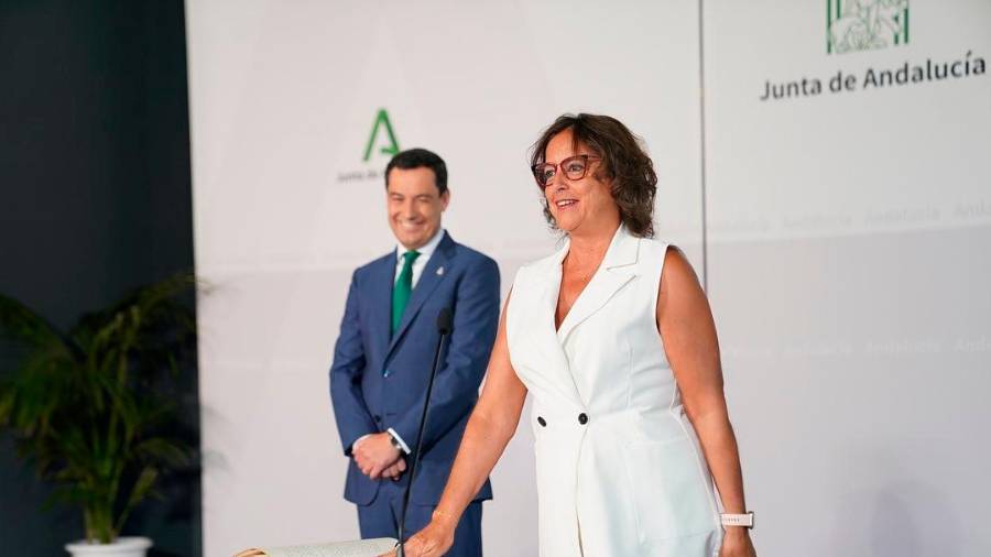 La enfermera que trabajó con contratos esporádicos, que fue alcaldesa de Jimena y ahora dirige la sanidad andaluza La enfermera que trabajó con contratos esporádicos, que fue alcaldesa de Jimena y ahora dirige la sanidad andaluza