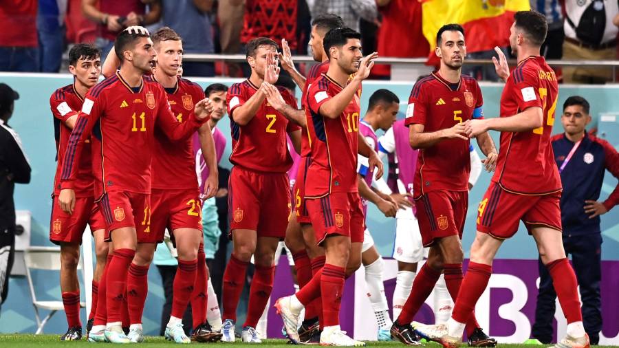<i>Los jugadores celebran el primer gol de Ferrán Torres. / Fabio Ferrari / LaPresse / Vía Zuma / DPA / Europa Press.</i> <i>Los jugadores celebran el primer gol de Ferrán Torres. / Fabio Ferrari / LaPresse / Vía Zuma / DPA / Europa Press.</i>