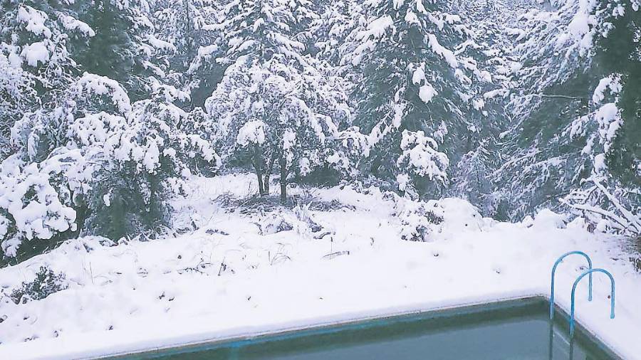 <i>Piscina de agua helada en Santiago-Pontones ante el paisaje completamente nevado. Imagen de Francisco Cuadros.</i> <i>Piscina de agua helada en Santiago-Pontones ante el paisaje completamente nevado. Imagen de Francisco Cuadros.</i>