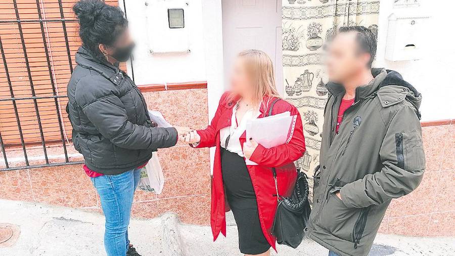<i>Entrega de llaves de la vivienda. (M. IBAÑEZ)</i> <i>Entrega de llaves de la vivienda. (M. IBAÑEZ)</i>