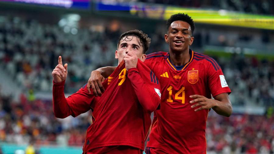 <i>Gavi celebra su gol del debut con Balde. / Adam Davy / PA Wire /DPA / Europa Press.</i> <i>Gavi celebra su gol del debut con Balde. / Adam Davy / PA Wire /DPA / Europa Press.</i>