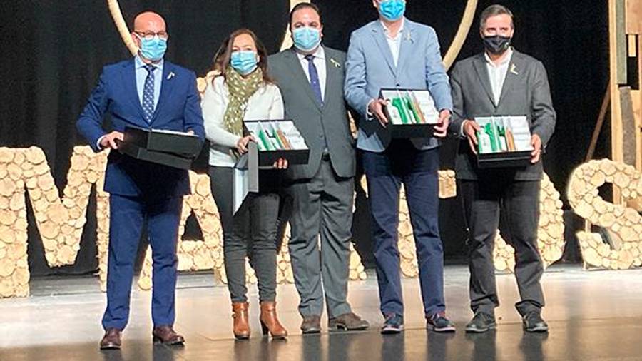 Sentido homenaje a los trabajadores del olivar en la Fiesta de la Aceituna Sentido homenaje a los trabajadores del olivar en la Fiesta de la Aceituna