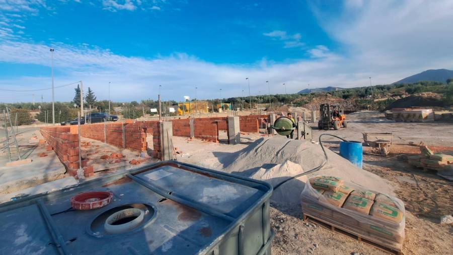 <i>Vista del restaurante que se está construyendo en el polígono.</i> <i>Vista del restaurante que se está construyendo en el polígono.</i>