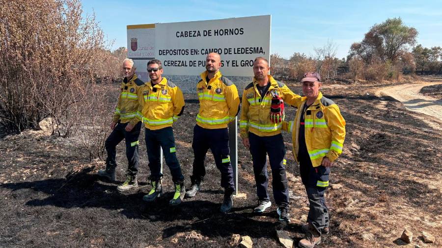 <i>Cinco de los ocho bomberos de Jaén capital que han acudido a ayudar en Castilla y León.</i> <i>Cinco de los ocho bomberos de Jaén capital que han acudido a ayudar en Castilla y León.</i>
