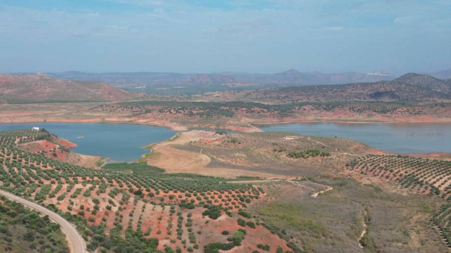 <i>Pantano del Giribaile, este jueves. / Diario JAÉN.</i> <i>Pantano del Giribaile, este jueves. / Diario JAÉN.</i>