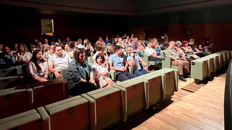 <i>El público asistente, minutos antes de que empezara el show. / Álvaro Guzguti / Diario JAÉN.</i> $!<i>El público asistente, minutos antes de que empezara el show. / Álvaro Guzguti / Diario JAÉN.</i>