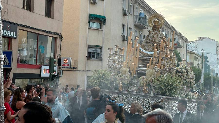 DIRECTO: Los Misterios Dolorosos se detienen en la Catedral DIRECTO: Los Misterios Dolorosos se detienen en la Catedral