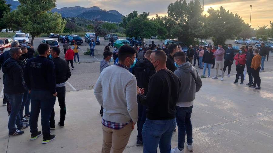 Decenas de aficionados del Real Jaén asaltan el palco de La Victoria Decenas de aficionados del Real Jaén asaltan el palco de La Victoria