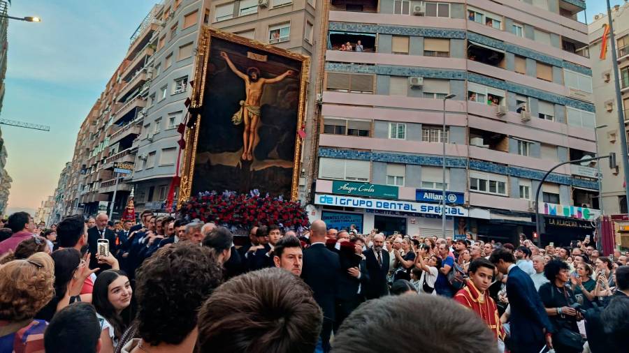 DIRECTO: Los Misterios Dolorosos se detienen en la Catedral DIRECTO: Los Misterios Dolorosos se detienen en la Catedral