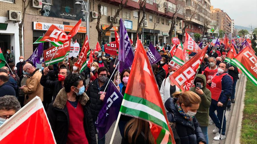 Hasta 3.000 personas piden mejoras para la sanidad pública en la capital Hasta 3.000 personas piden mejoras para la sanidad pública en la capital