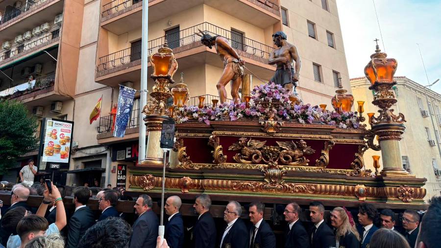 DIRECTO: Los Misterios Dolorosos se detienen en la Catedral DIRECTO: Los Misterios Dolorosos se detienen en la Catedral