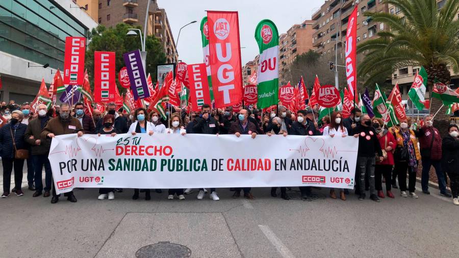 Hasta 3.000 personas piden mejoras para la sanidad pública en la capital Hasta 3.000 personas piden mejoras para la sanidad pública en la capital