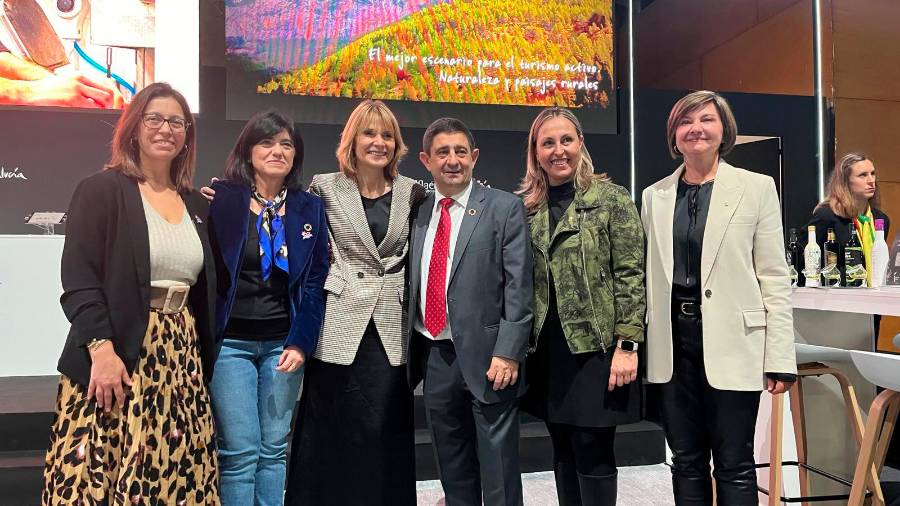 <i>África Colomo, Francisca Medina, Lluïsa Moret, Francisco Reyes, Eva Menor y Abigail Garrido. / Diputación de Jaén.</i> <i>África Colomo, Francisca Medina, Lluïsa Moret, Francisco Reyes, Eva Menor y Abigail Garrido. / Diputación de Jaén.</i>
