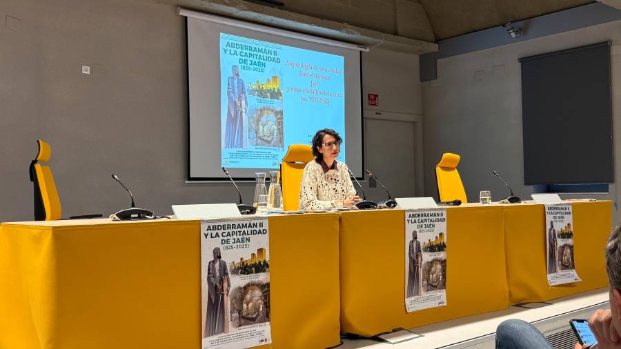 <i>Irene Montilla Torres durante la pronunciación de su conferencia. / Elisabeth Ruiz / Diario JAÉN.</i> <i>Irene Montilla Torres durante la pronunciación de su conferencia. / Elisabeth Ruiz / Diario JAÉN.</i>