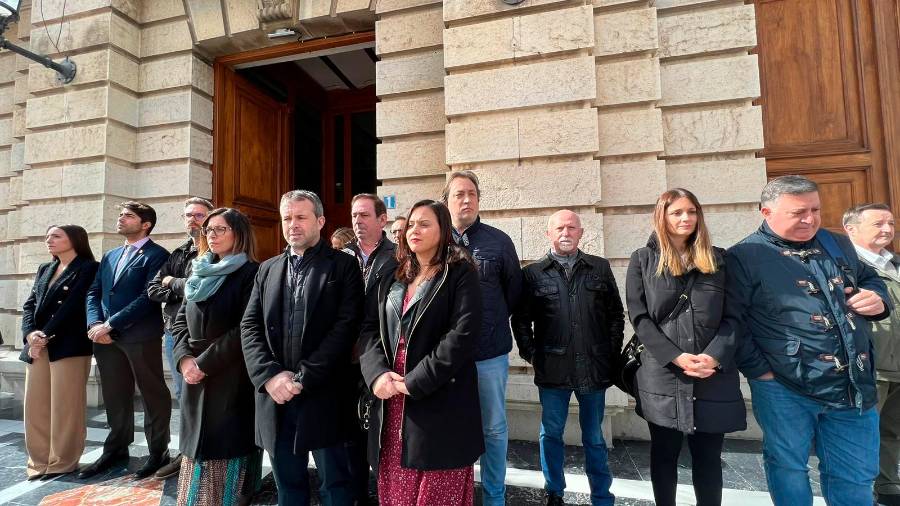 <i>Concentración frente al Consistorio de la capital. / Ayuntamiento de Jaén.</i> <i>Concentración frente al Consistorio de la capital. / Ayuntamiento de Jaén.</i>