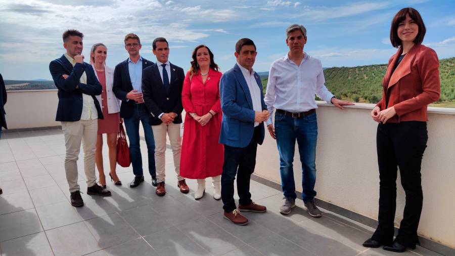 <i>La ministra Diana Morant, en primer término, con autoridades y responsables del centro Atlas. / Francisco J. Marín / Diario JAÉN.</i> <i>La ministra Diana Morant, en primer término, con autoridades y responsables del centro Atlas. / Francisco J. Marín / Diario JAÉN.</i>