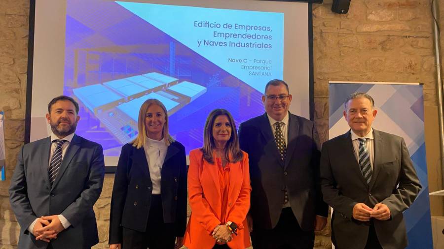 <i>Miguel Ángel Figueroa, Amelia Martínez, Auxi del Olmo, Javier Calvente y Raúl Caro-Accino. / Junta de Andalucía.</i> <i>Miguel Ángel Figueroa, Amelia Martínez, Auxi del Olmo, Javier Calvente y Raúl Caro-Accino. / Junta de Andalucía.</i>