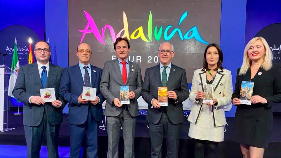 <i>José Ayala, Vicente Oya, Agustín González, Jesús Estrella, Mónica Moreno y María Espejo. / Delegación del Gobierno en Jaén.</i> <i>José Ayala, Vicente Oya, Agustín González, Jesús Estrella, Mónica Moreno y María Espejo. / Delegación del Gobierno en Jaén.</i>