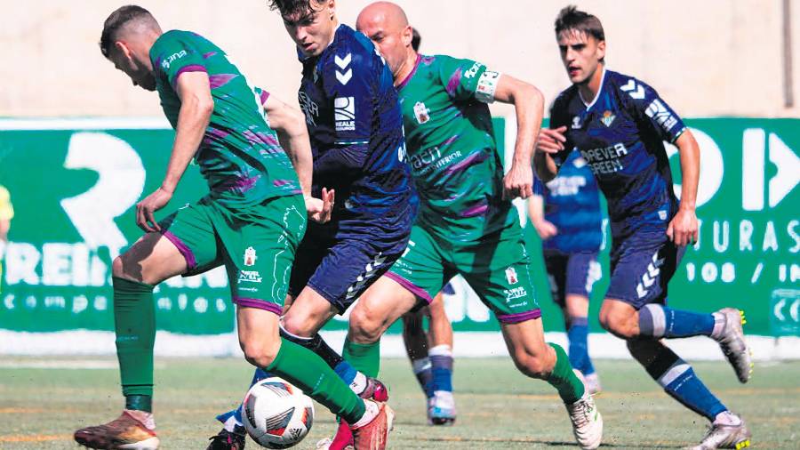 <i>Juanma y Óscar presionan en el apartido ante el Betis Deportivo. / Betis Deportivo.</i> <i>Juanma y Óscar presionan en el apartido ante el Betis Deportivo. / Betis Deportivo.</i>