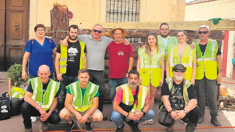 <i>Resineros de Agrafor SAT que trabajan en Jaén y Albacete posan con Pilar Marín y Juan José Hernández. / Diario JAÉN.</i> <i>Resineros de Agrafor SAT que trabajan en Jaén y Albacete posan con Pilar Marín y Juan José Hernández. / Diario JAÉN.</i>