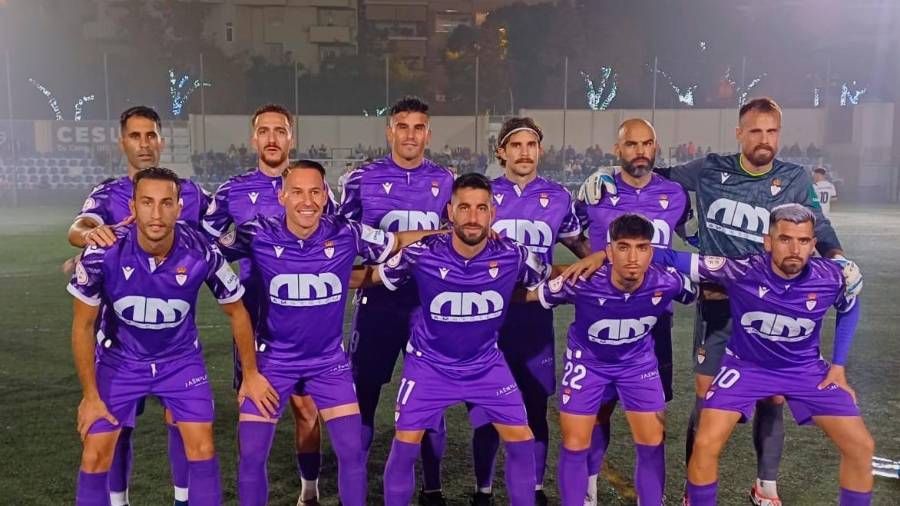 <i>Formación inicial del Real Jaén ante El Palo. / Miguel Vega / Real Jaén.</i> <i>Formación inicial del Real Jaén ante El Palo. / Miguel Vega / Real Jaén.</i>