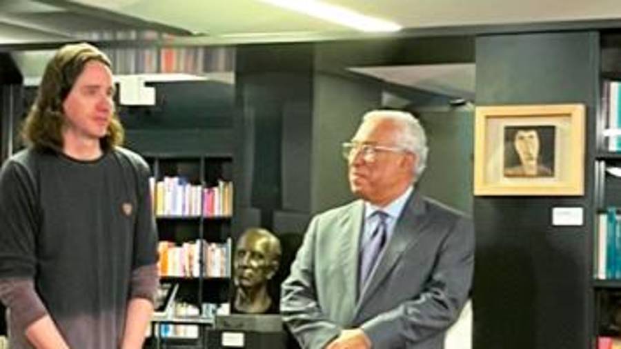 <i>El primer ministro de Portugal Antonio Costa y el ganador del Premio José Saramago, el escritor brasileño Rafael Gallo. </i> <i>El primer ministro de Portugal Antonio Costa y el ganador del Premio José Saramago, el escritor brasileño Rafael Gallo. </i>