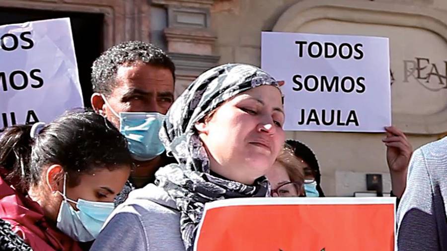 <i>Concentración de repulsa y en apoyo a la familia tras el crimen en Alcalá la Real. </i> <i>Concentración de repulsa y en apoyo a la familia tras el crimen en Alcalá la Real. </i>