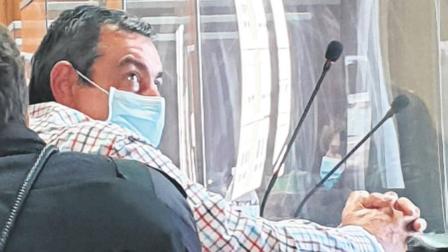 <i>Lucas P. R. mira al vacío mientras escucha los testimonios de los testigos.</i> <i>Lucas P. R. mira al vacío mientras escucha los testimonios de los testigos.</i>