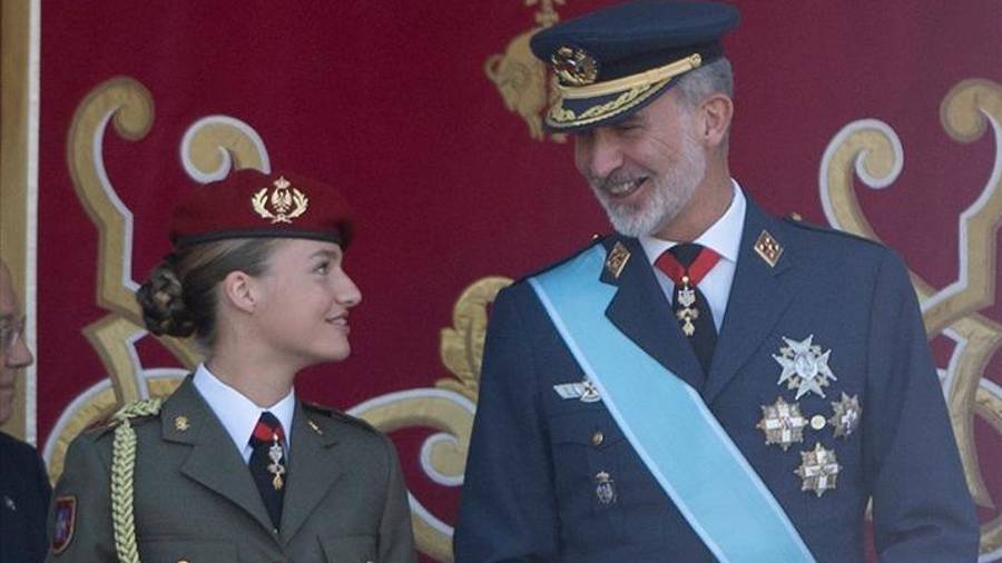 <i>La Princesa de Asturias y el Rey Felipe VI durante el desfile del 12 de octubre. / Alberto Ortega / Europa Press. </i> <i>La Princesa de Asturias y el Rey Felipe VI durante el desfile del 12 de octubre. / Alberto Ortega / Europa Press. </i>