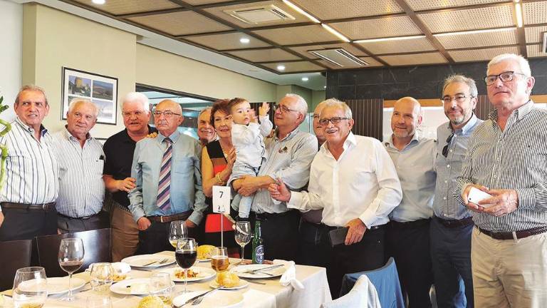 Divertido y sentido homenaje al médico Juan José Martínez de la Torre Divertido y sentido homenaje al médico Juan José Martínez de la Torre