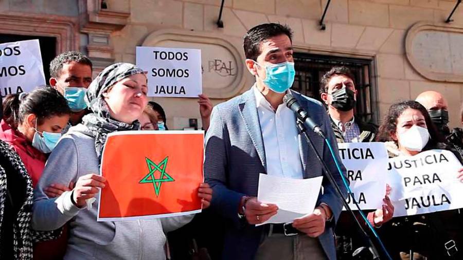 <i>La madre de Jaula clama justicia por su hija. A su derecha el alcalde del municipio, Marino Aguilera.</i> <i>La madre de Jaula clama justicia por su hija. A su derecha el alcalde del municipio, Marino Aguilera.</i>