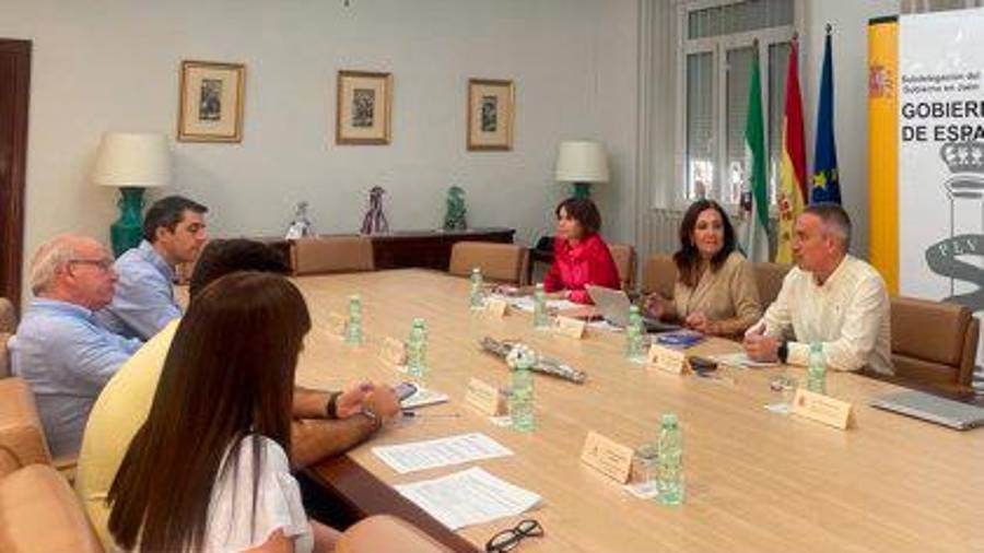 <i>Reunión sobre el Programa FEAD, este martes, en la comisión de seguimiento. / Subdelegación del Gobierno. </i> <i>Reunión sobre el Programa FEAD, este martes, en la comisión de seguimiento. / Subdelegación del Gobierno. </i>