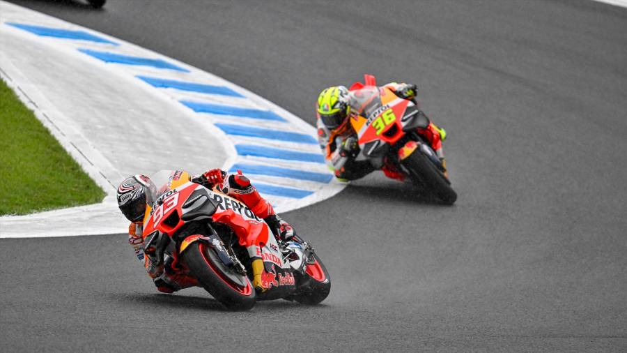 <i>Márquez acelera a la salida de una curva en el circuito de Motegi, Japón, este domingo. / Gigi Soldano / DPPI Media / AFP7 / Europa Press.</i> <i>Márquez acelera a la salida de una curva en el circuito de Motegi, Japón, este domingo. / Gigi Soldano / DPPI Media / AFP7 / Europa Press.</i>