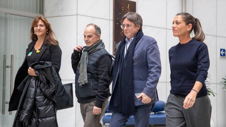 <i>Laura Borrás, Jordi Turull, Carles Puigdemont y Miriam Nogueras. / Europa Press. </i> <i>Laura Borrás, Jordi Turull, Carles Puigdemont y Miriam Nogueras. / Europa Press. </i>
