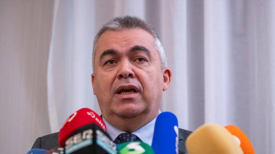 <i>El secretario de Organización del PSOE, Santos Cerdán, comparece en una rueda de prensa. / Europa Press. </i> <i>El secretario de Organización del PSOE, Santos Cerdán, comparece en una rueda de prensa. / Europa Press. </i>