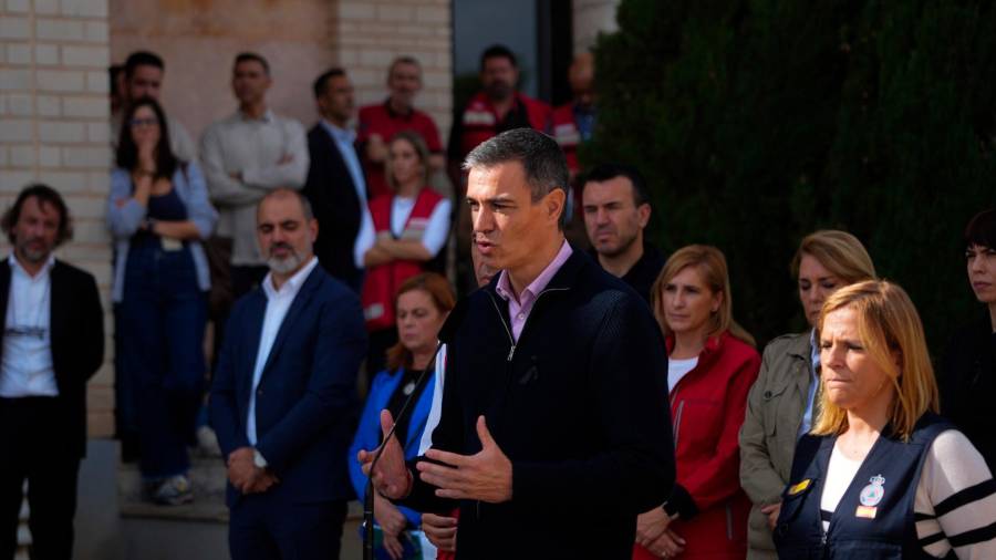 <i>Pedro Sánchez interviene tras una reunión en el Centro de Coordinación Operativo Integrado de la Comunitat Valenciana. / Jorge Gil / Europa Press. </i> <i>Pedro Sánchez interviene tras una reunión en el Centro de Coordinación Operativo Integrado de la Comunitat Valenciana. / Jorge Gil / Europa Press. </i>