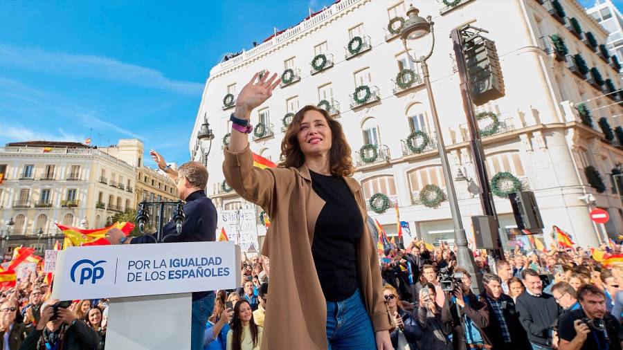 <i>Isabel Díaz Ayuso en la Puerta del Sol. /Jesús Hellín / Europa Press. </i> <i>Isabel Díaz Ayuso en la Puerta del Sol. /Jesús Hellín / Europa Press. </i>
