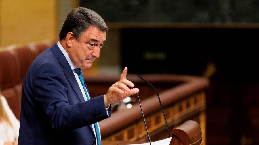 <i>Aitor Esteban interviene en el Congreso. / Eduardo Parra / Europa Press.</i> <i>Aitor Esteban interviene en el Congreso. / Eduardo Parra / Europa Press.</i>