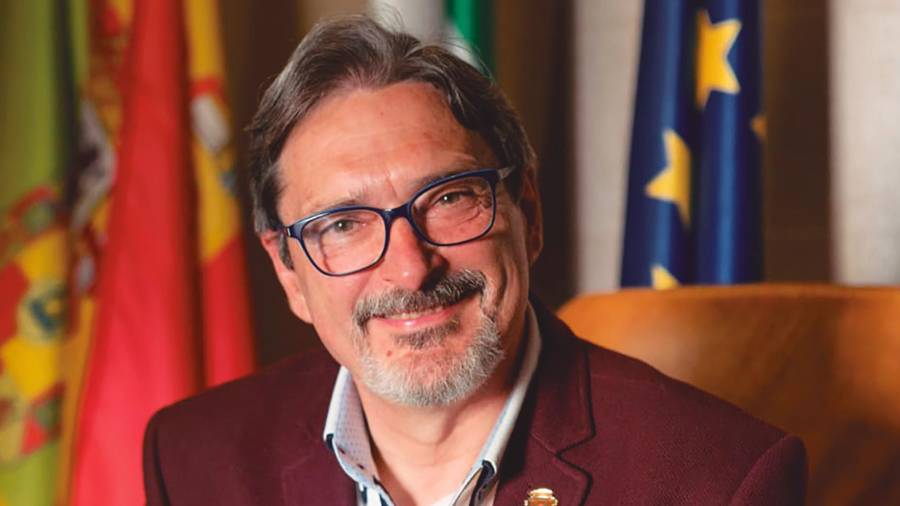 <i>Valeriano Martín Cano, alcalde.</i> <i>Valeriano Martín Cano, alcalde.</i>